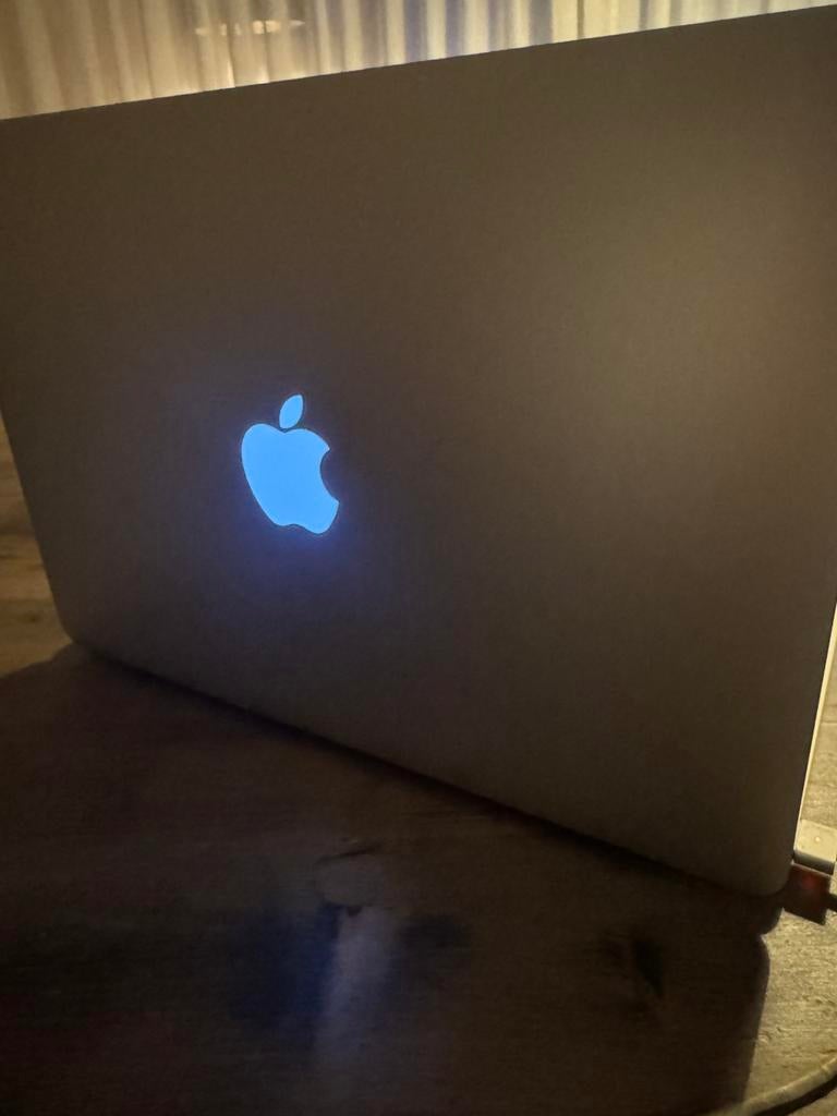 Mooie Apple macbook, Computers en Software, Apple Macbooks, Ophalen, Gebruikt, 2 tot 3 Ghz, 13 inch