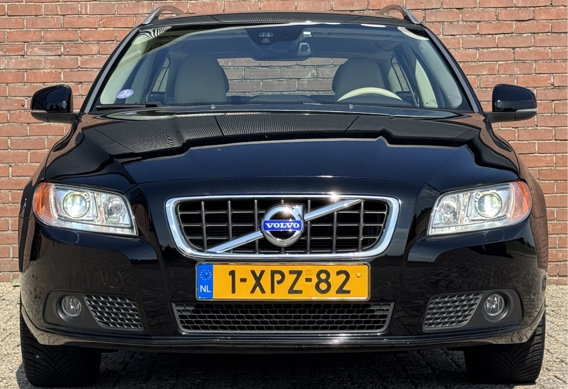 Volvo V70 1.6 T4 SUMMUM | LEDER! | XENON! | TREKHAAK!, Auto's, Euro 5, Beige, 4 cilinders, 179 pk