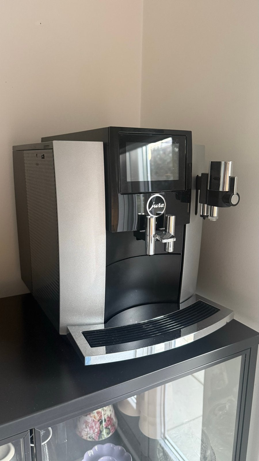Jura S8 Platinum Koffiemachine met accessoires, Afneembaar waterreservoir, 10 kopjes of meer, Koffiemachine, Zo goed als nieuw