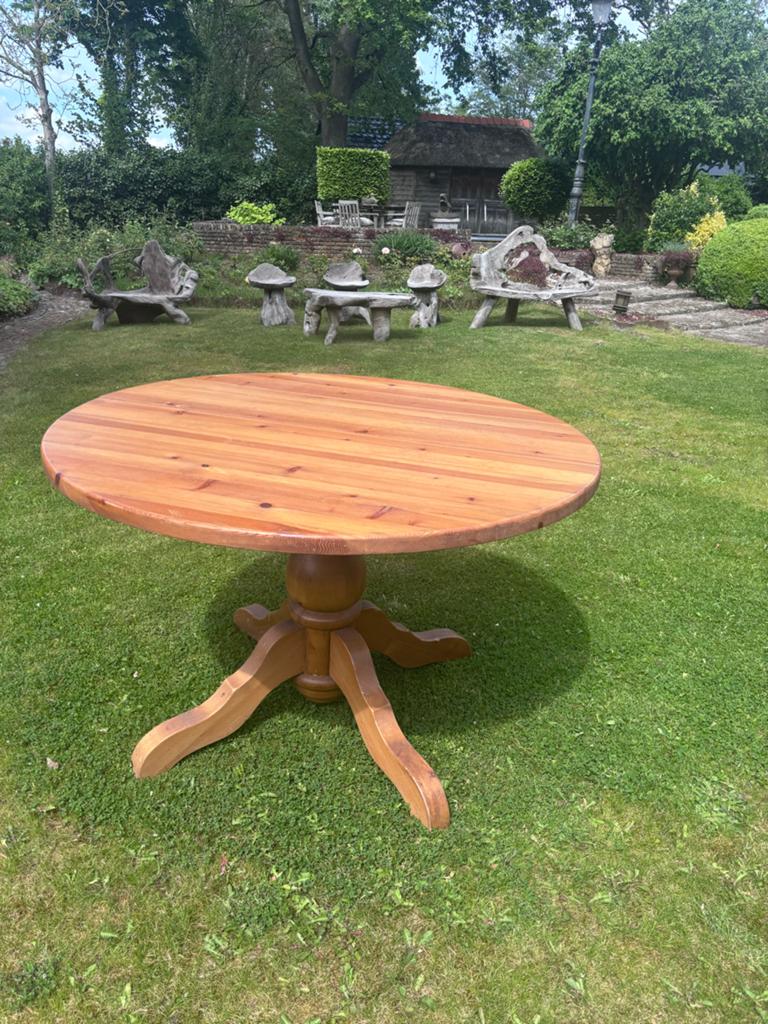 Tafel, massief hout met zeer stevig 4 poot, blad 4 cm, Huis en Inrichting, Tafels | Eettafels, Ophalen, 100 tot 150 cm, Rond, Zo goed als nieuw