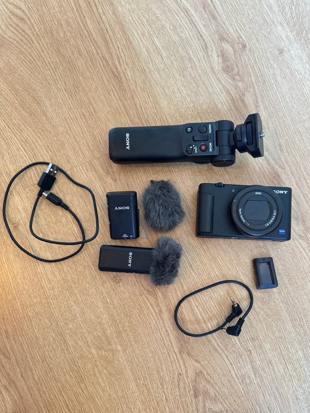 Foto 2 van Sony ZV-1 Camera met accessoires en tripod