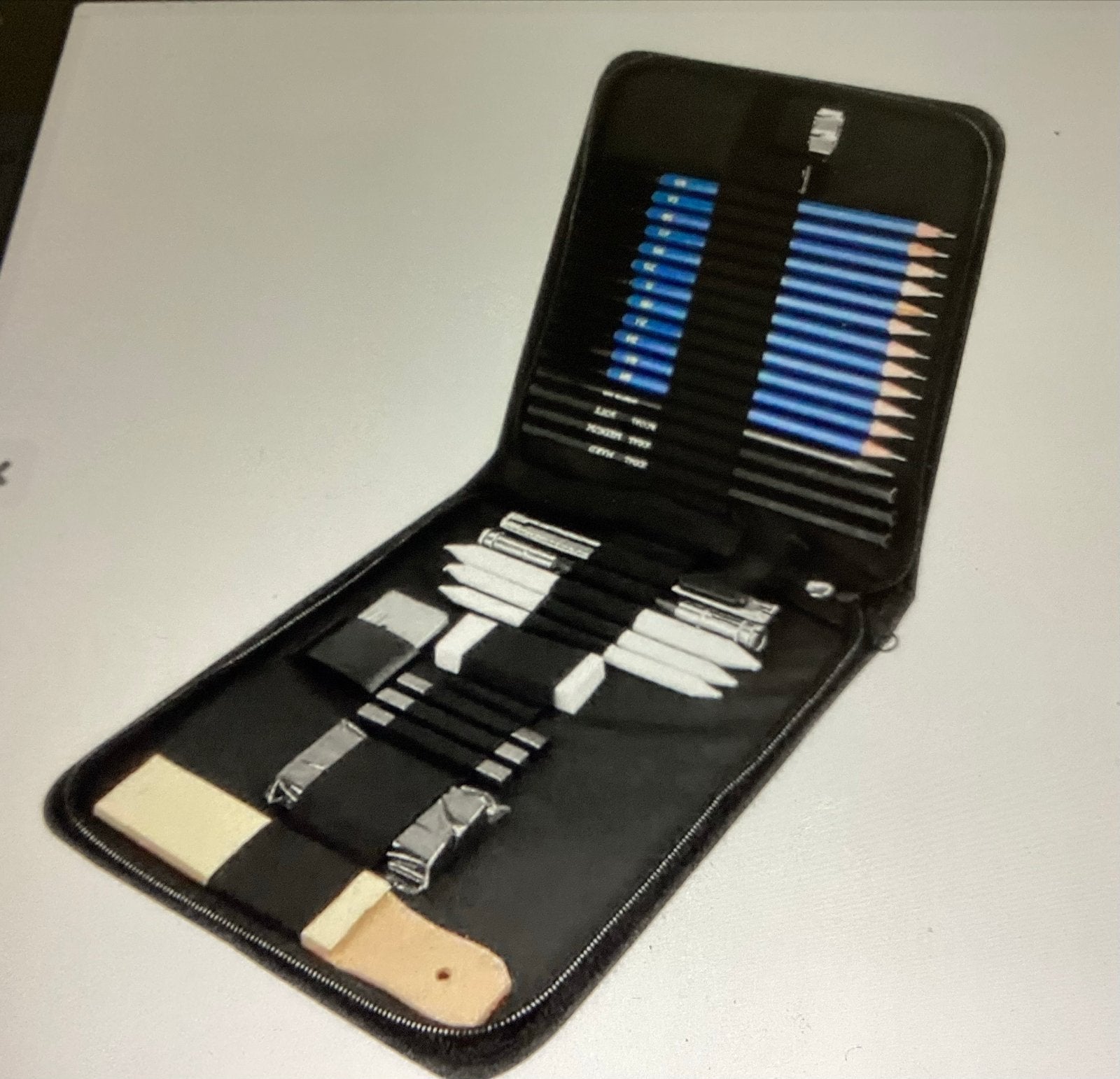 Tekenset met potloden, stiften en accessoires in etui, Ophalen of Verzenden, Nieuw, Potlood of Stift