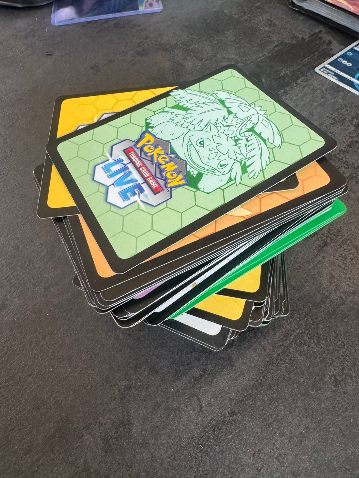 200 kaarten pokemon tcg life codes, Ophalen, Zo goed als nieuw
