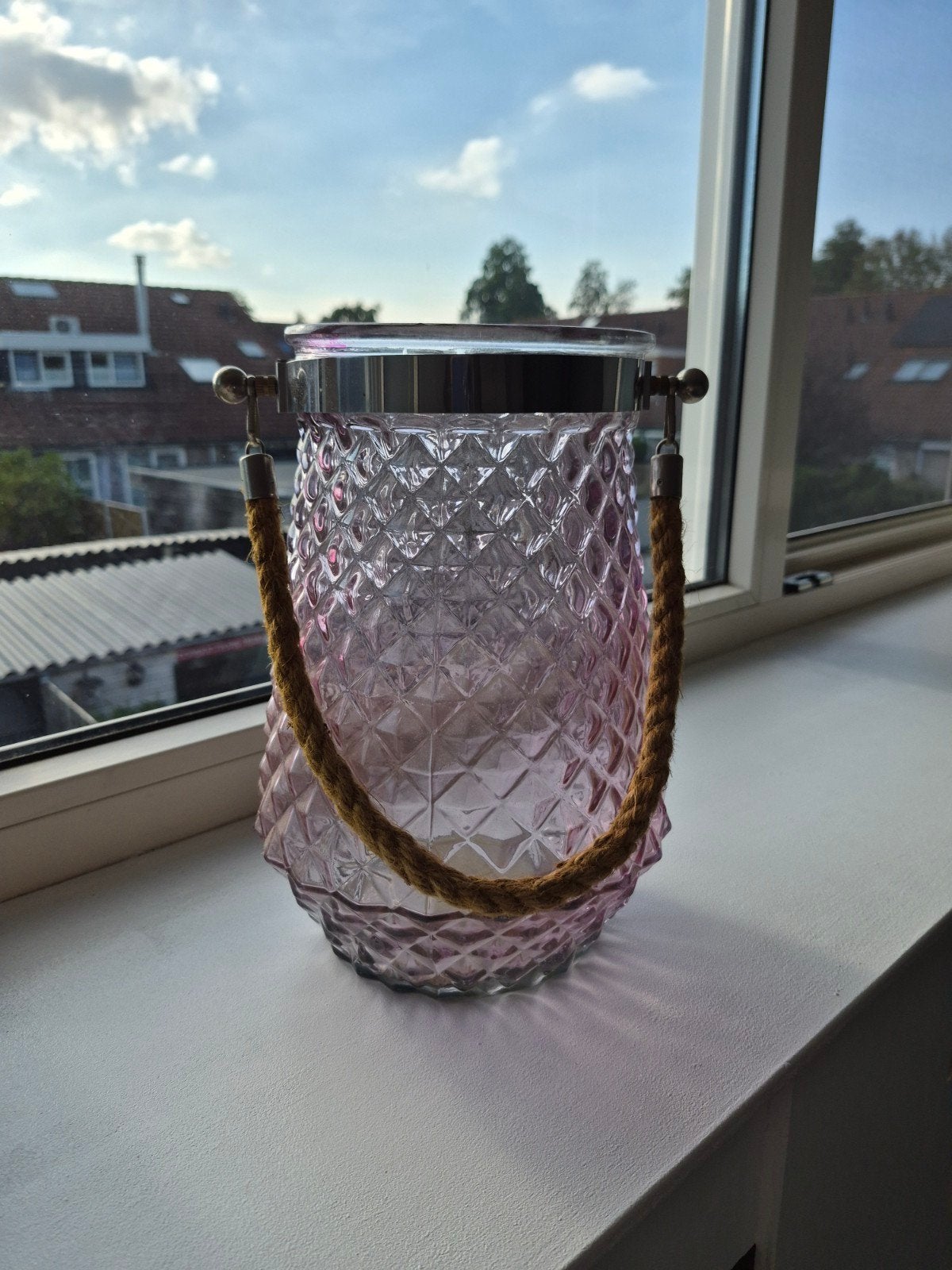 Roze glazen windlicht/lantaarn met touw handvat, Windlicht, Gebruikt, Ophalen of Verzenden, Glas