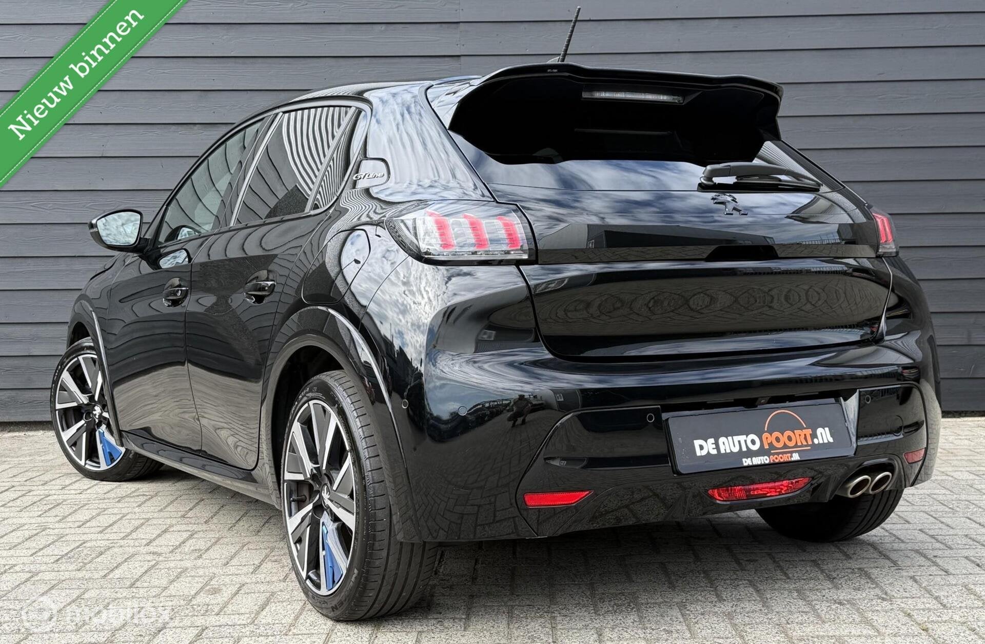 Foto 2 van Peugeot 208 1.2 PureTech GT Line 130Pk Carplay/Winterpakket