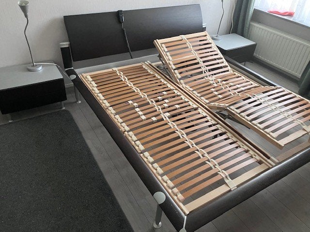 Elektrisch verstelbaar bed met lattenbodems, Huis en Inrichting, Ophalen, Bruin, Tweepersoons, 200 cm