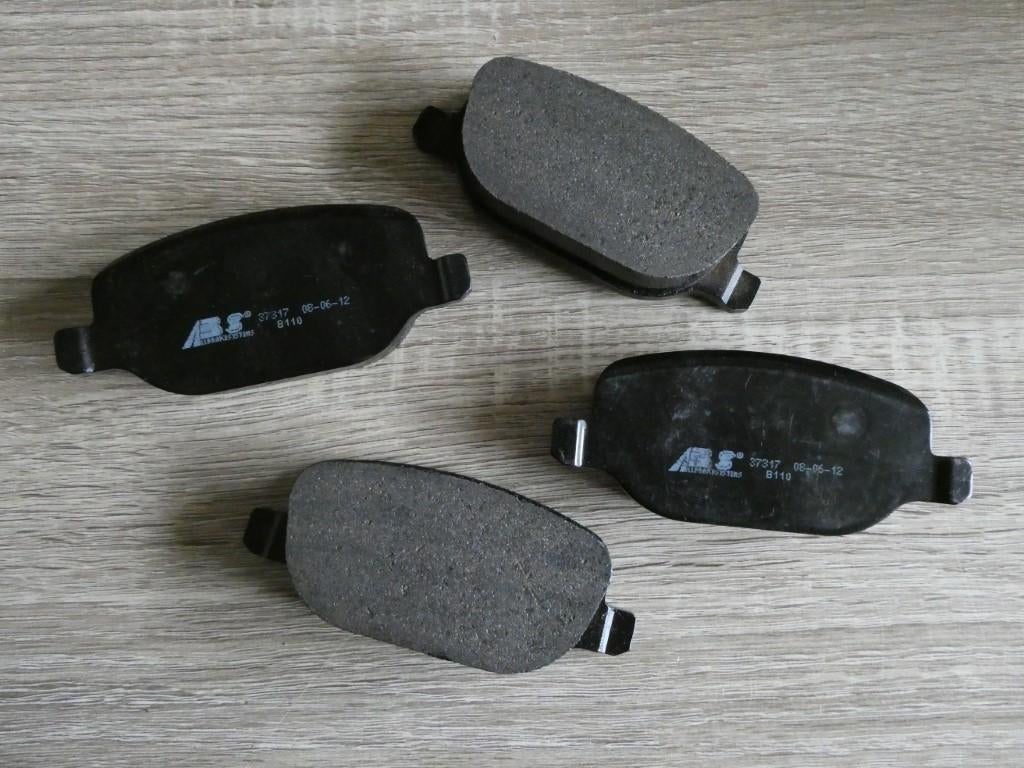 Remblokken achter Lancia Delta, Verzenden