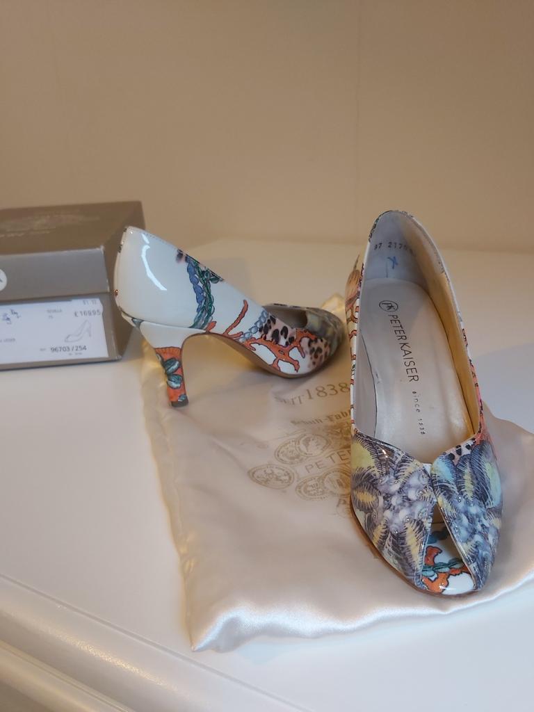 Peter Kaiser Pumps met Koraalprint - Maat 36, Ophalen of Verzenden, Zo goed als nieuw, Wit, Pumps