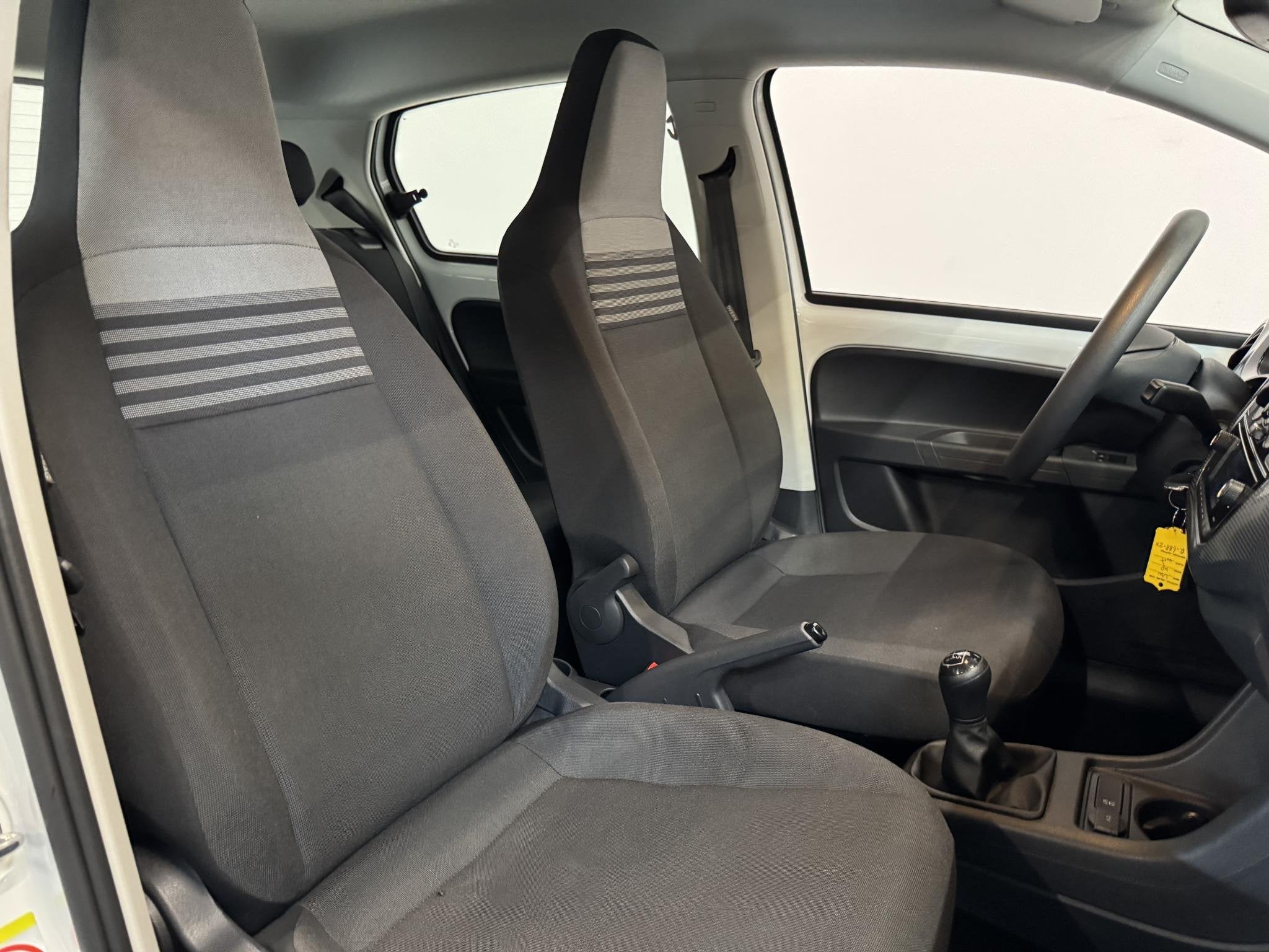 Volkswagen Up! 1.0 Airco Bluetoooth Led Dab Centrale Vergren, Stof, Gebruikt, 4 stoelen, Origineel Nederlands
