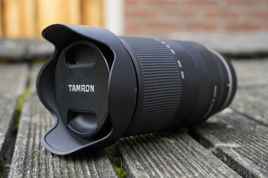 Tamron 18-300 3.5-6.3 Di III E-mount, Sony E-mount, Zonnekap, Overige typen, Ophalen of Verzenden