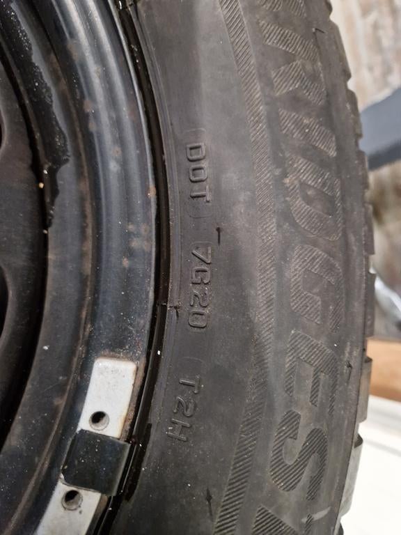 Winterbanden op Stalen Velg 5 mm 205/60R16, Ophalen, Gebruikt, Bridgestone, 16 inch