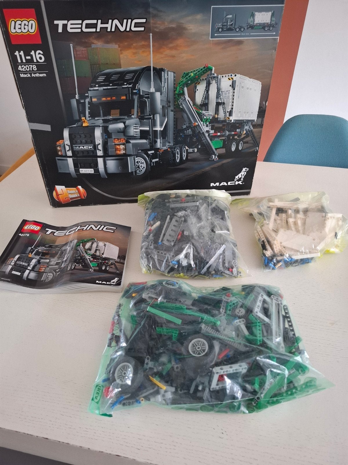 Lego Technic 42078 Mack Anthem met doos en instructieboekje, Kinderen en Baby's, Ophalen of Verzenden, Zo goed als nieuw