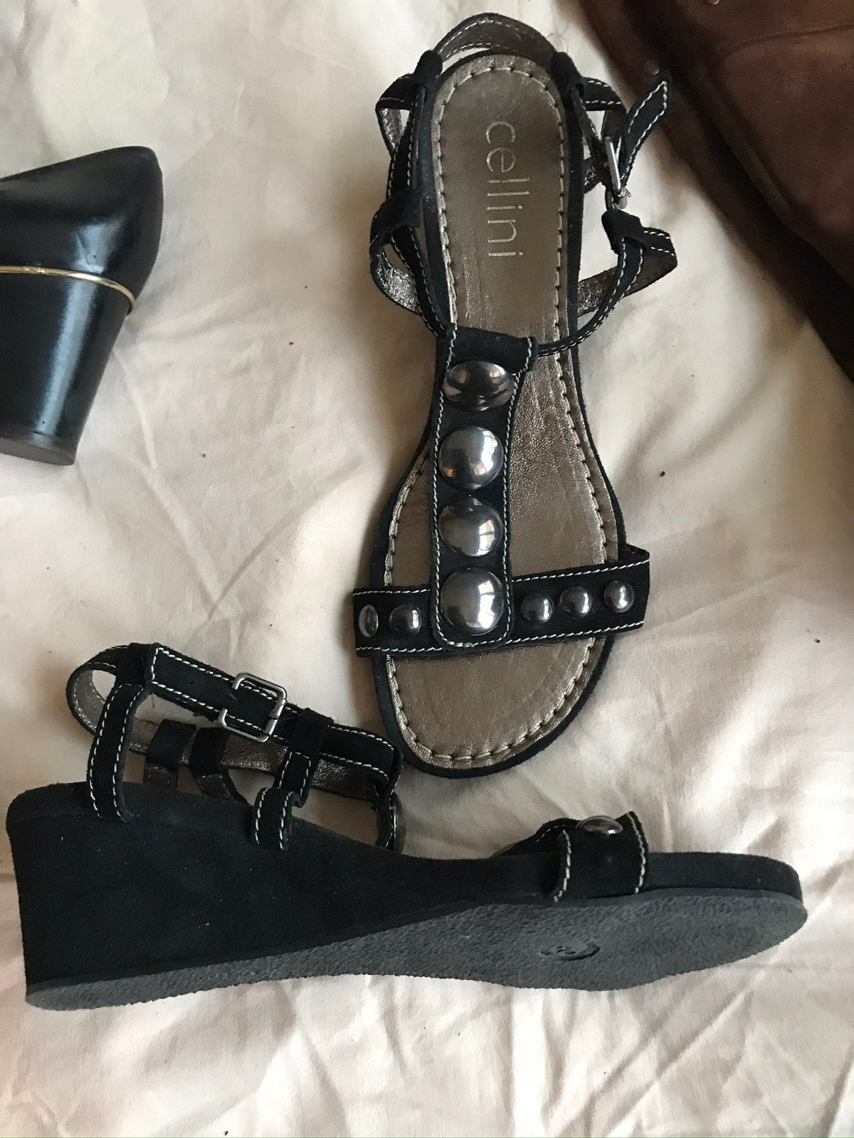 Zwart sandaaltje met metalen studs + sleehakje mt 40 Italië, Kleding | Dames, Schoenen, Zwart, Nieuw, Sandalen of Muiltjes, Ophalen of Verzenden