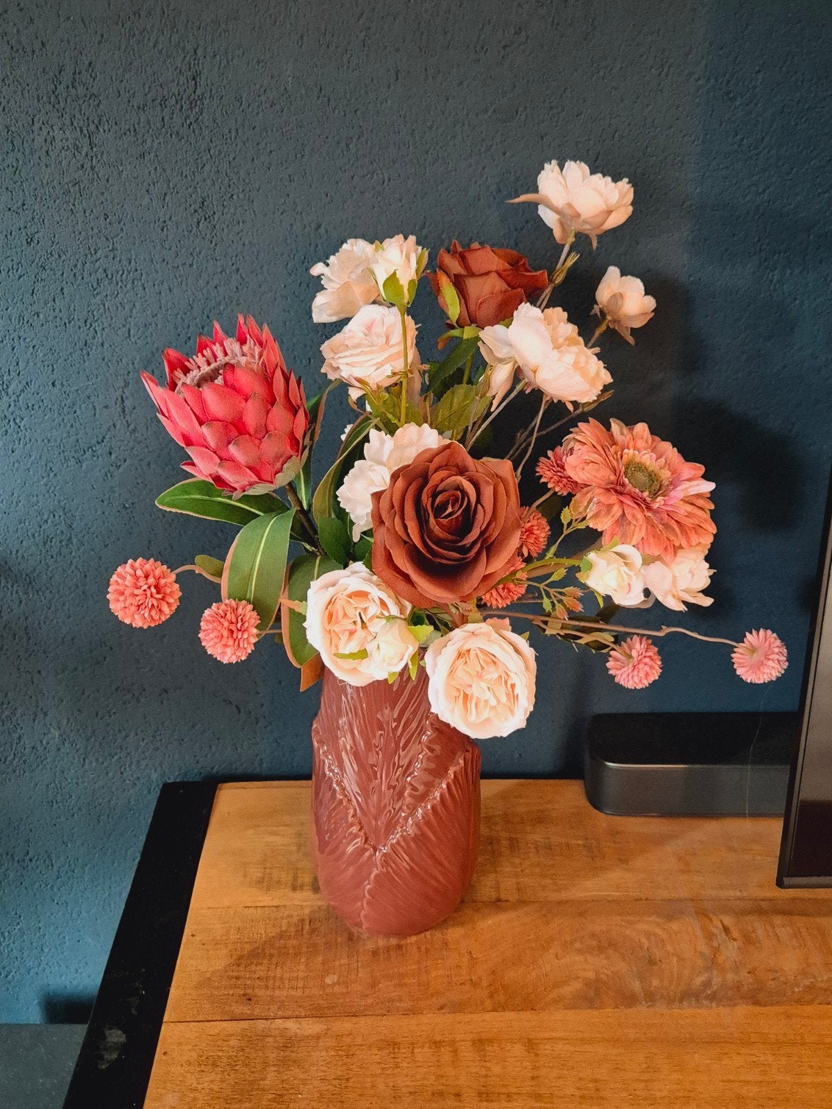 vaas in de vorm van een tulp met mooi boeket zijde bloemen, Binnen, 58 cm, Handgemaakt, Ophalen of Verzenden