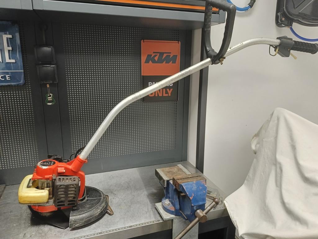 Echo Bosmaaier met nieuw Stihl grassnijblad, Tuin en Terras, Ophalen, Benzine, Gebruikt, Echo