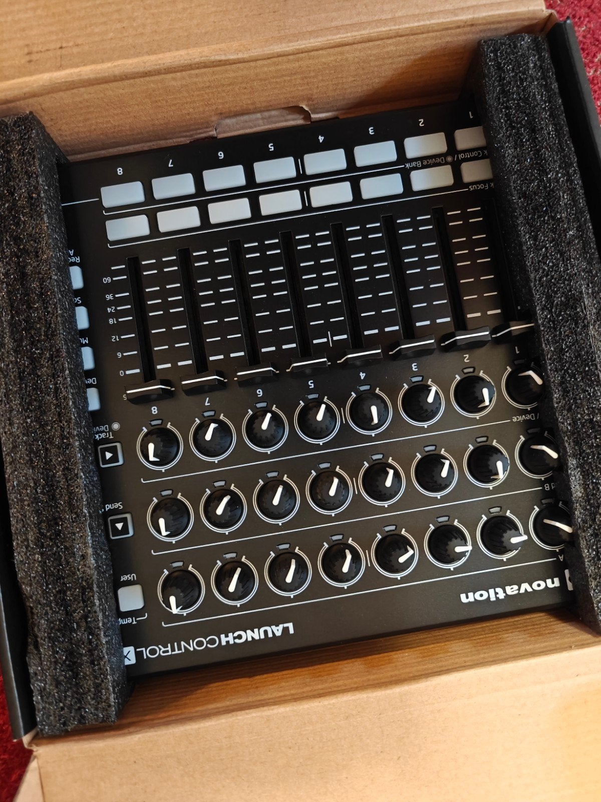 Novation Launch Control XL MIDI Controller, Ophalen of Verzenden, Zo goed als nieuw, 10 tot 20 kanalen