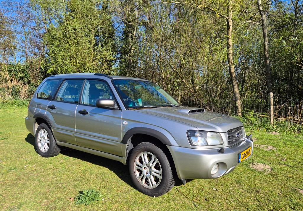 Subaru Forester 2.5 XT turbo met compleet gereviseerde motor, Auto's, Subaru, Zwart, 4 cilinders, 2000 kg, 75 €/maand