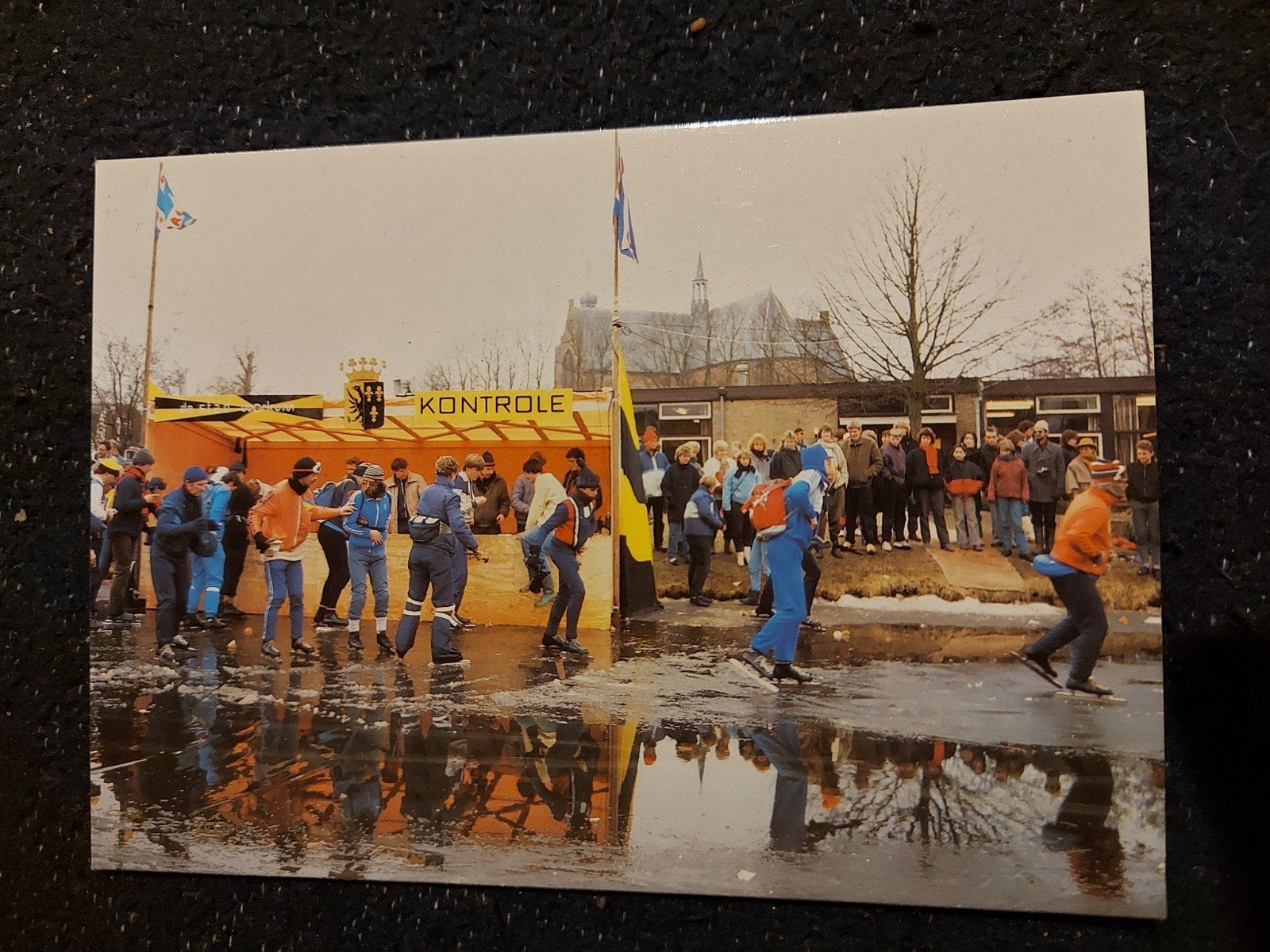 Ansichtkaart Elfstedentocht 1985 - Workum, Verzamelen, Ophalen of Verzenden, 1980 tot heden, Ongelopen, Sport en Spel