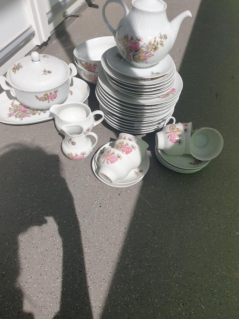 Henneberg Porzellan Servies - Made in German Democratic Repu, Ophalen of Verzenden
