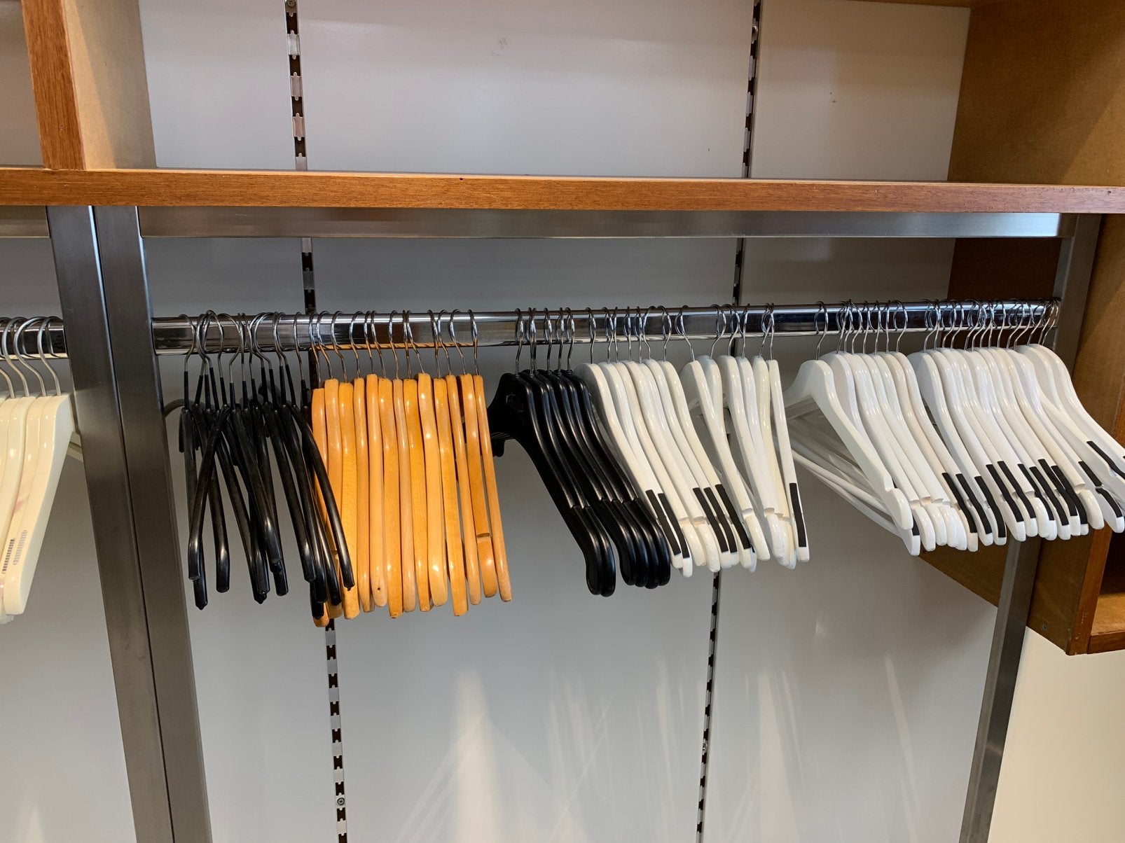 Diverse interieur damesmode zaak, Ophalen of Verzenden