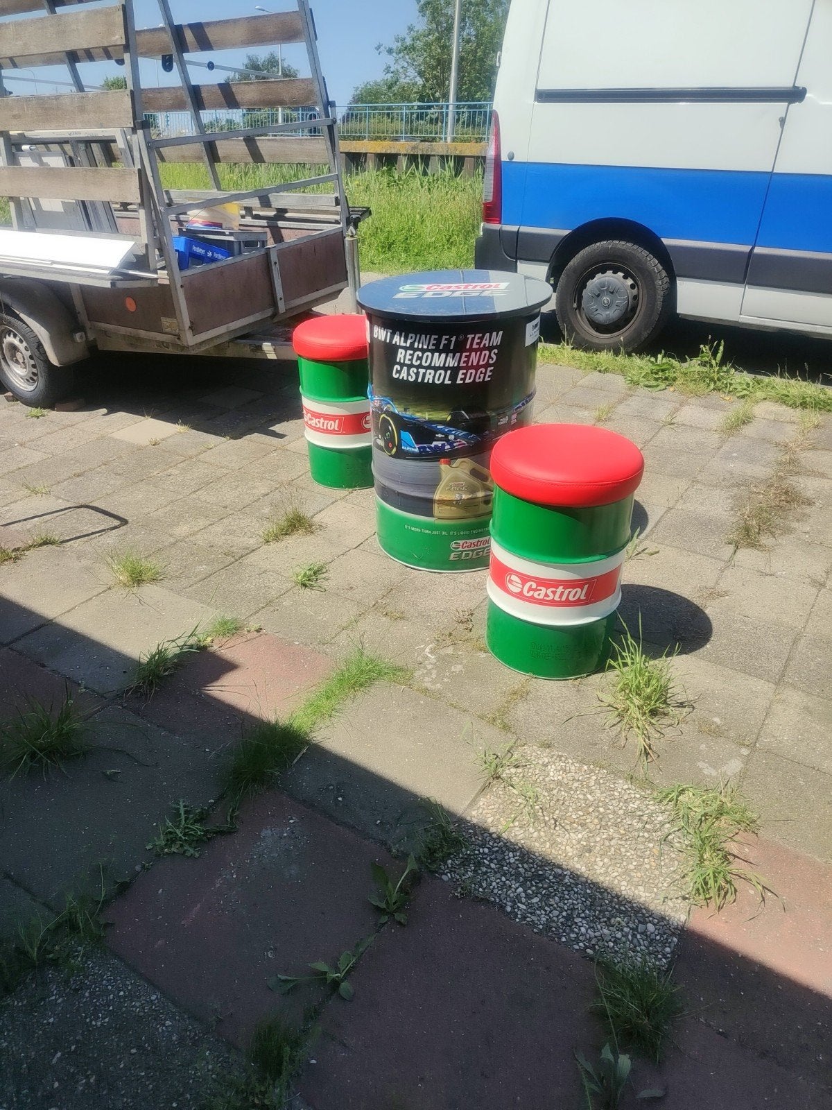 Castrol F1 Team Olievaten Set: Tafel en 2 Krukken, Ophalen, Gebruikt, Twee, Overige materialen