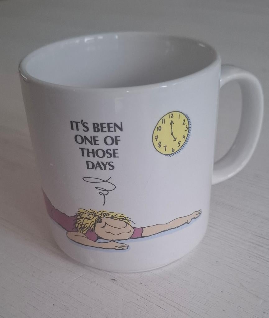 Russ Berrie 8018 Vintage IT'S BEEN ONE OF THOSE DAY theemok, Ophalen of Verzenden, Zo goed als nieuw, Overige stijlen, Kop(pen) en/of Schotel(s)