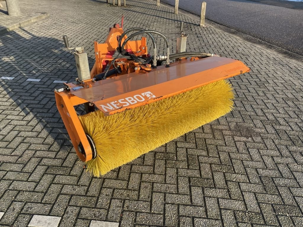 Nesbo Veegmachine HF1600 S, Zakelijke goederen, Machines en Bouw | Onderhoud en Reiniging