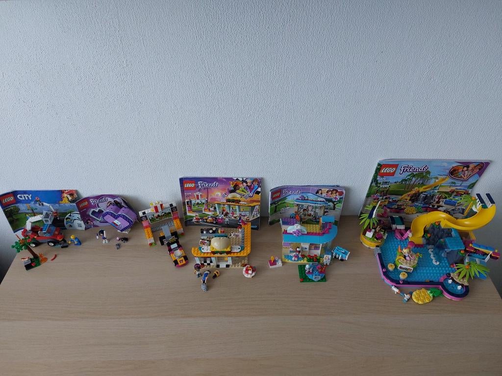 5 Lego Friends Sets! Zwembad/Kartbaan/Dierenkliniek, Ophalen of Verzenden, Zo goed als nieuw, Complete set, Lego