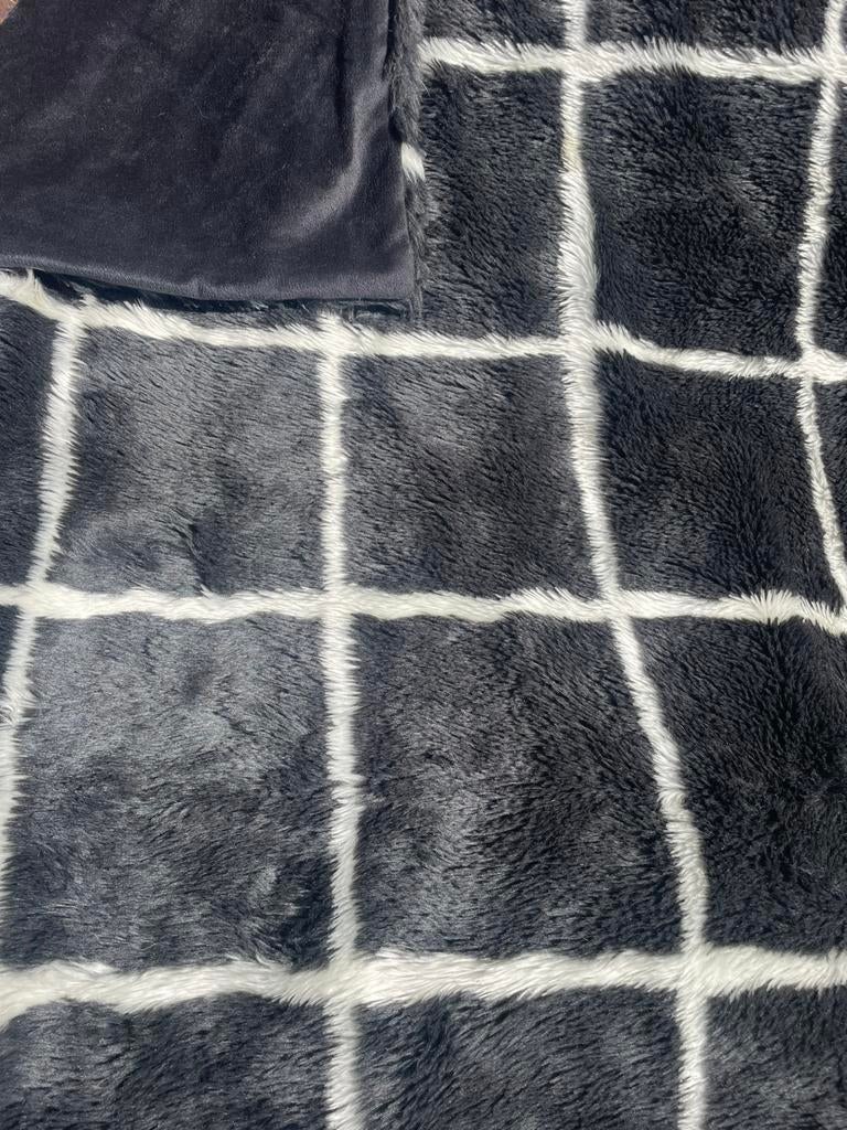 Zwart met witte strepen plaid van Yaya, 1,60 bij 1.44m, Huis en Inrichting, Ophalen, 100 tot 150 cm, Zwart, Nieuw