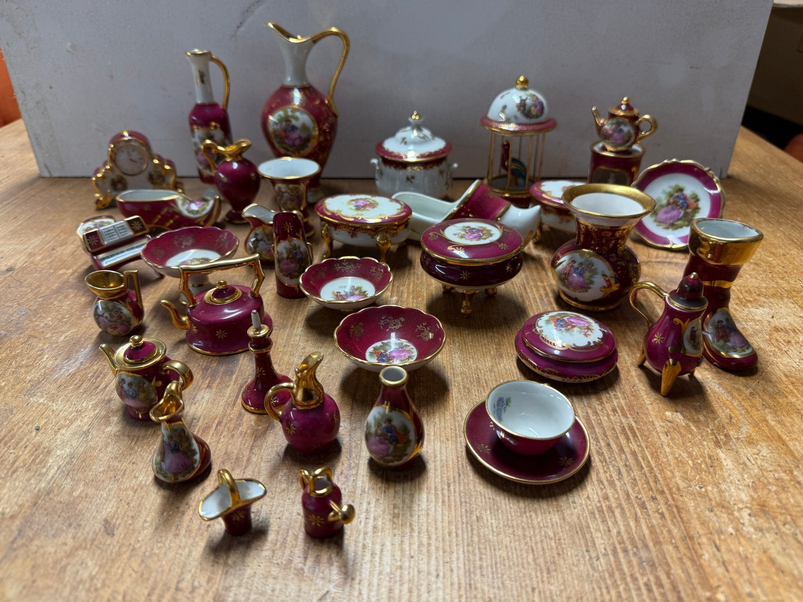 Limoges porseleinen miniatuur theeservies 30 items, Ophalen