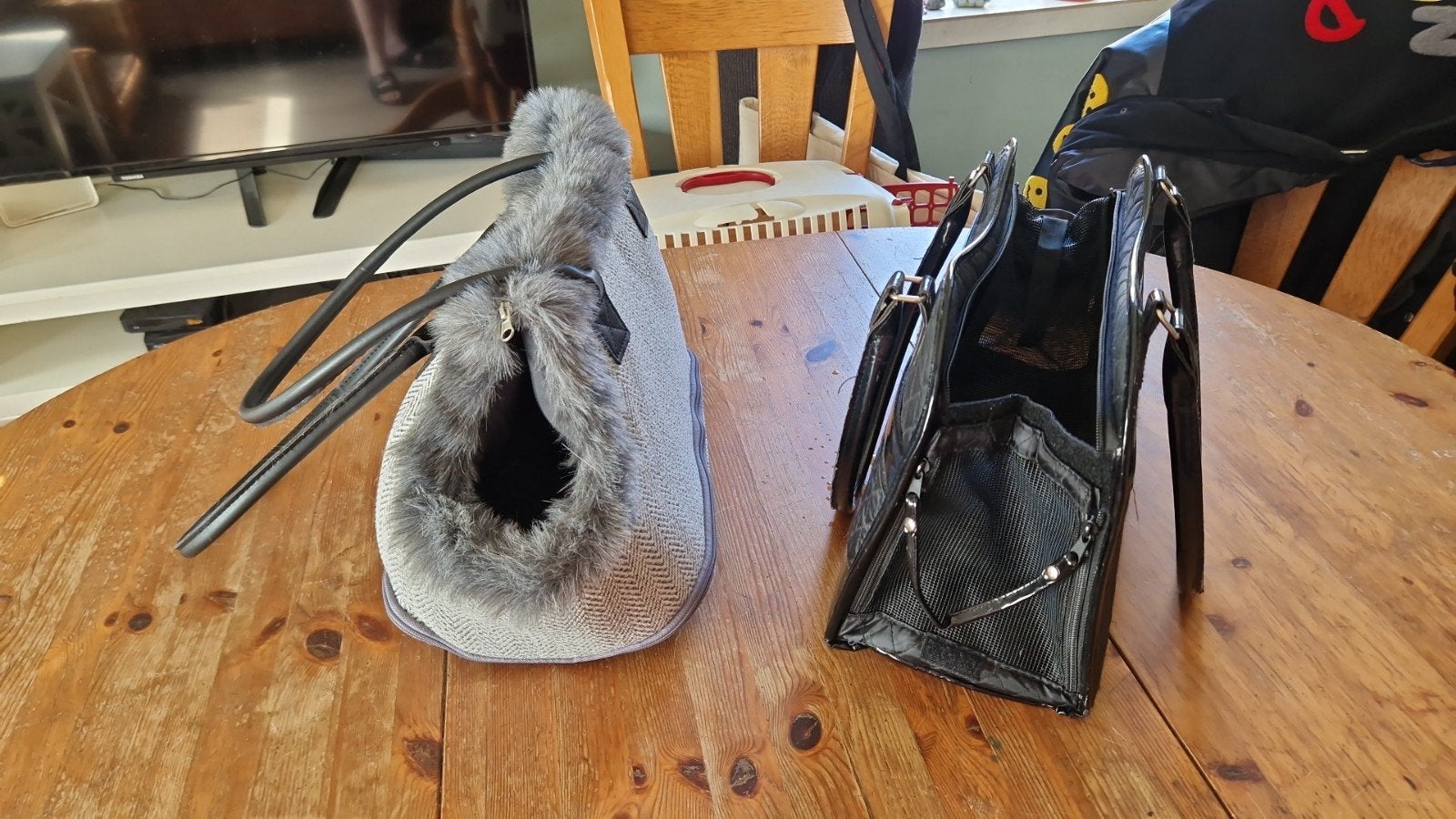 te koop 2 honden tassen, Ophalen
