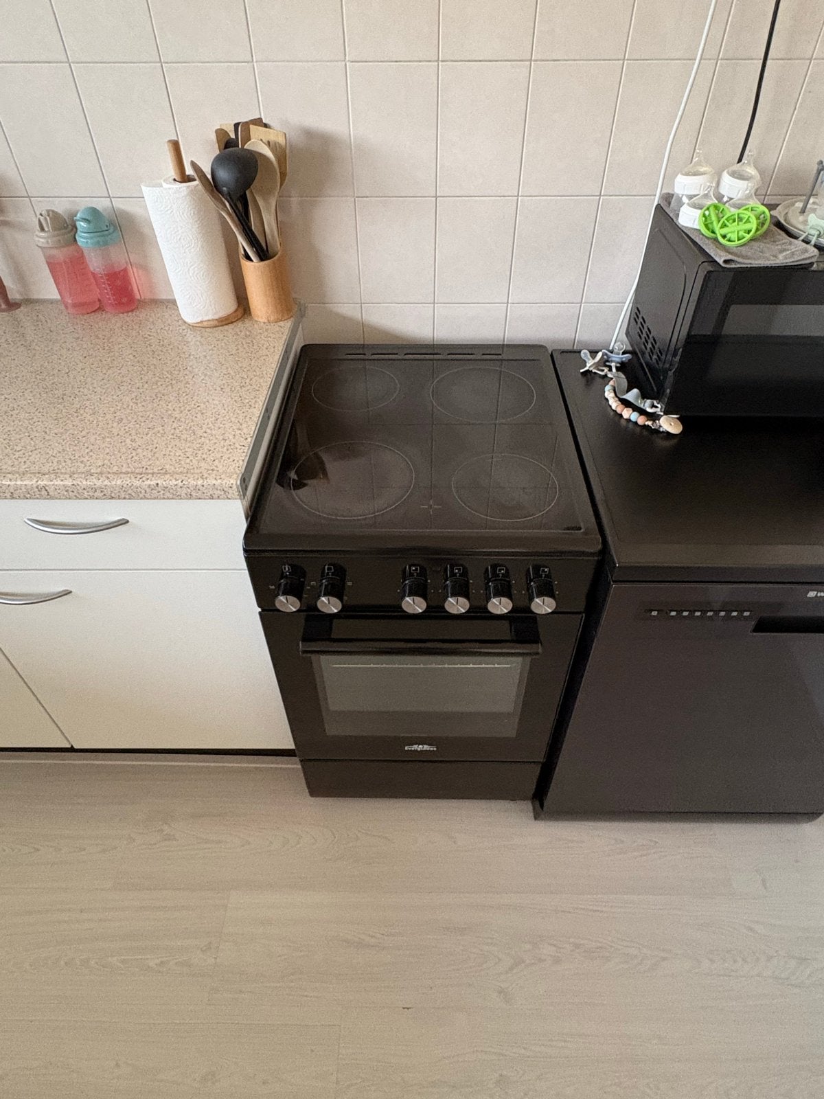 Elektrisch Fornuis met Keramische Kookplaat, Witgoed en Apparatuur, Fornuizen, Ophalen, Keramisch, 4 kookzones, Zo goed als nieuw