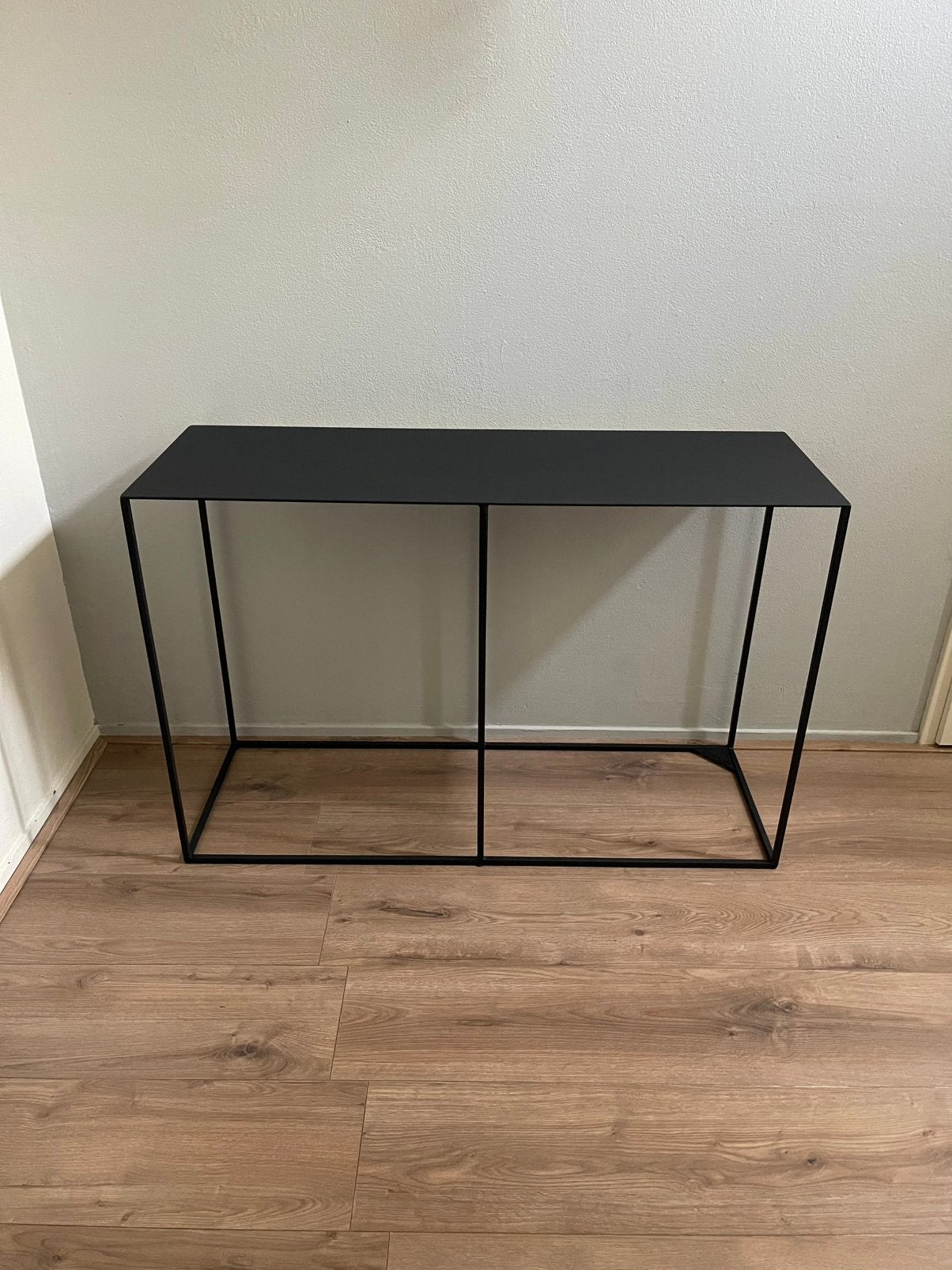 Zwarte sidetable van Stainiq 100x35x65 cm (nieuwprijs 500€), Huis en Inrichting, Tafels | Sidetables, Ophalen, Zo goed als nieuw