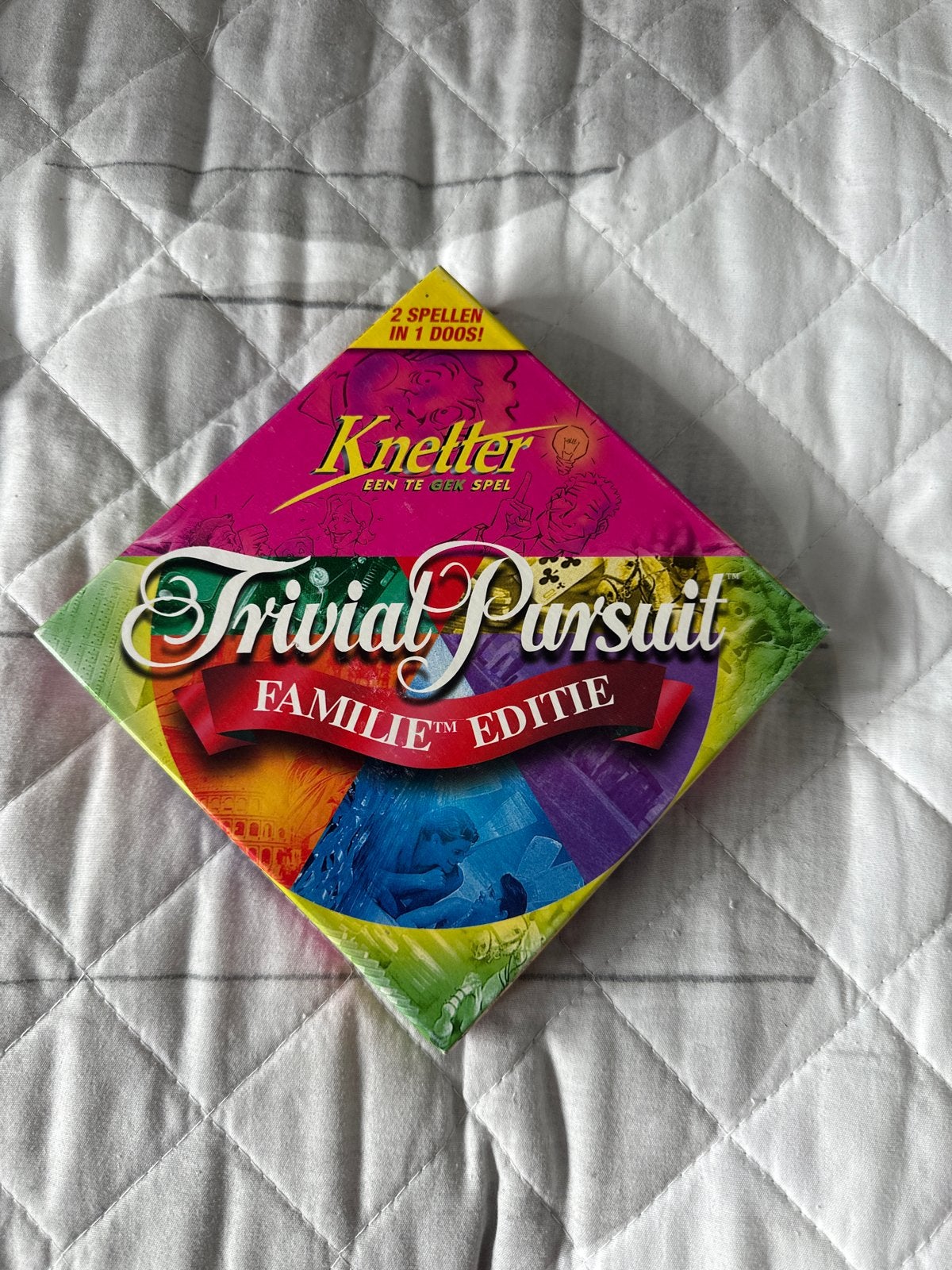 Trivial Pursuit Familie Editie + Kneller (2 spellen), Drie of vier spelers, Ophalen of Verzenden, Gebruikt