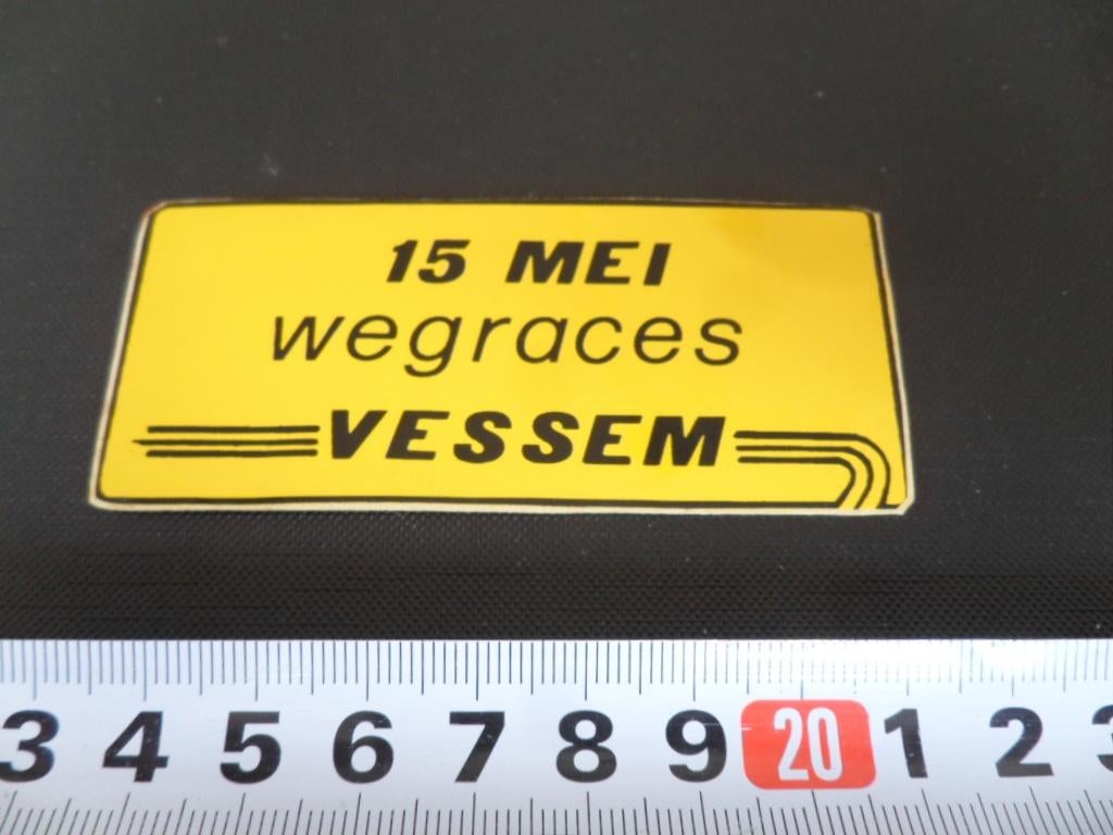sticker Vessem 15 mei Wegraces, Ophalen, Zo goed als nieuw
