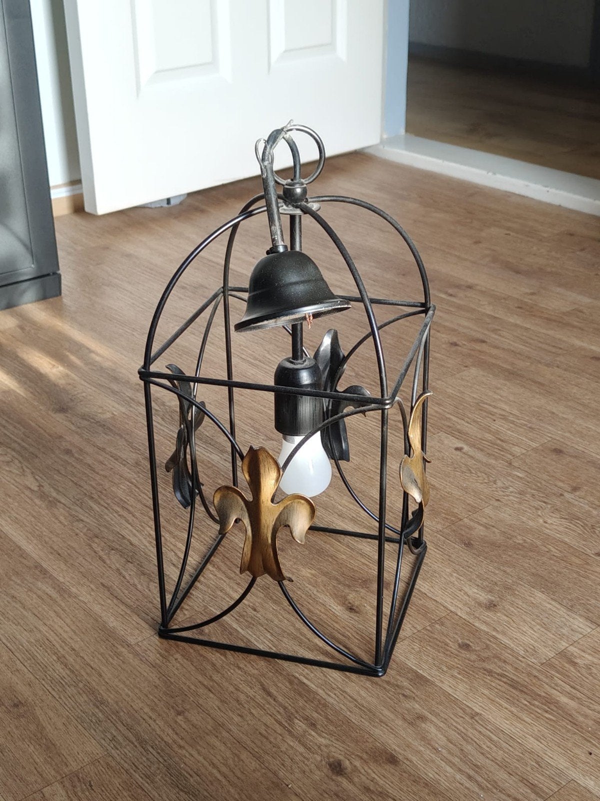 Decoratieve hanglamp in kooistijl met Franse lelie, Ophalen of Verzenden, Gebruikt, Klassiek, Industrieel, Decoratief