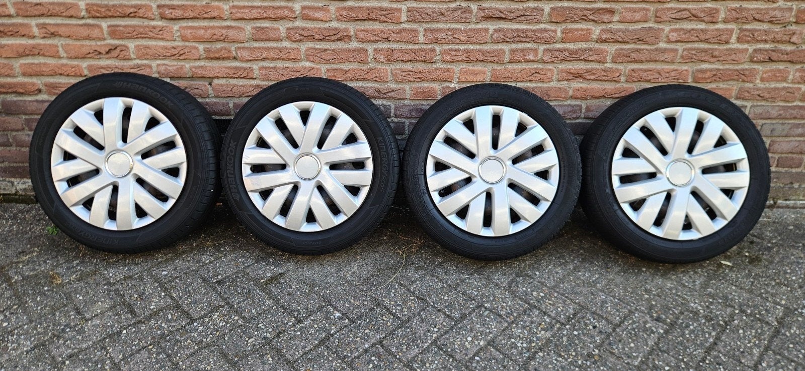 4 banden op stalen velgen + wieldoppen - 165/60 R15, Ophalen