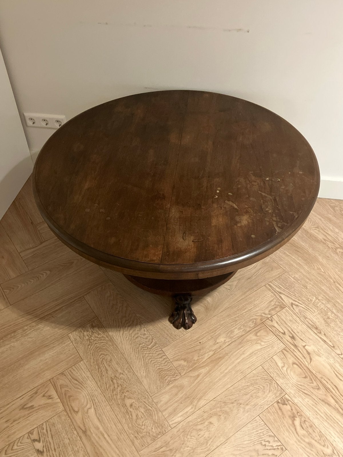 Antieke ronde salontafel met klauwpoten in Amersfoort, Ophalen