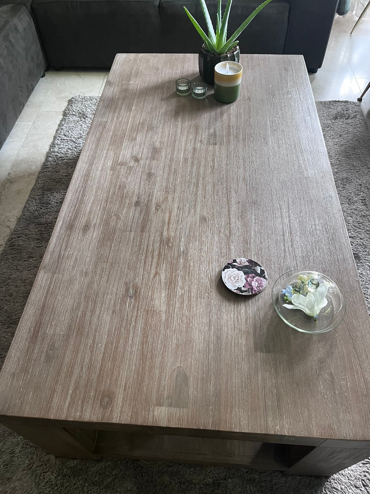 Nette salontafel af te halen voor een taartje, Ophalen
