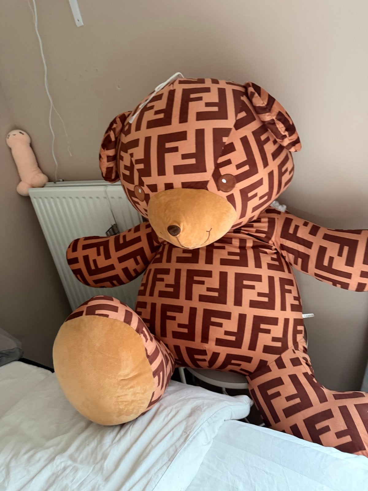 Grote Fendi-stijl teddybeer met kleine reparatie, Ophalen, Gebruikt, Overige merken, Beer