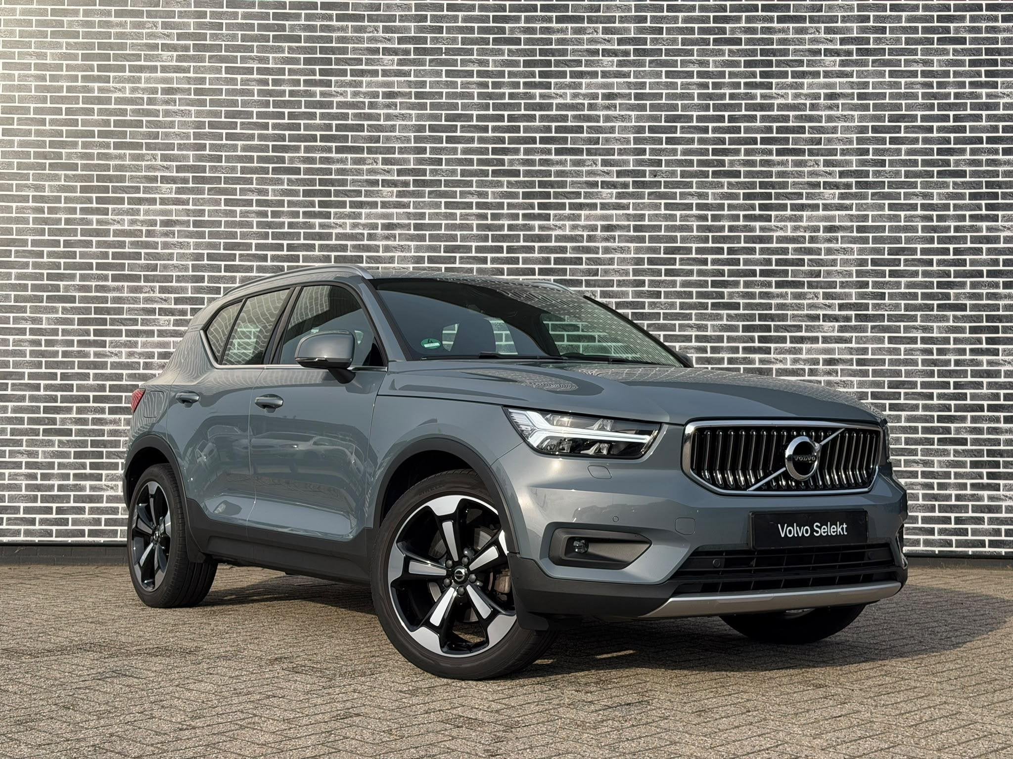 Foto 2 van Volvo XC40 2.0 T4 AWD Inscription | Trekhaak | Harman Kardon