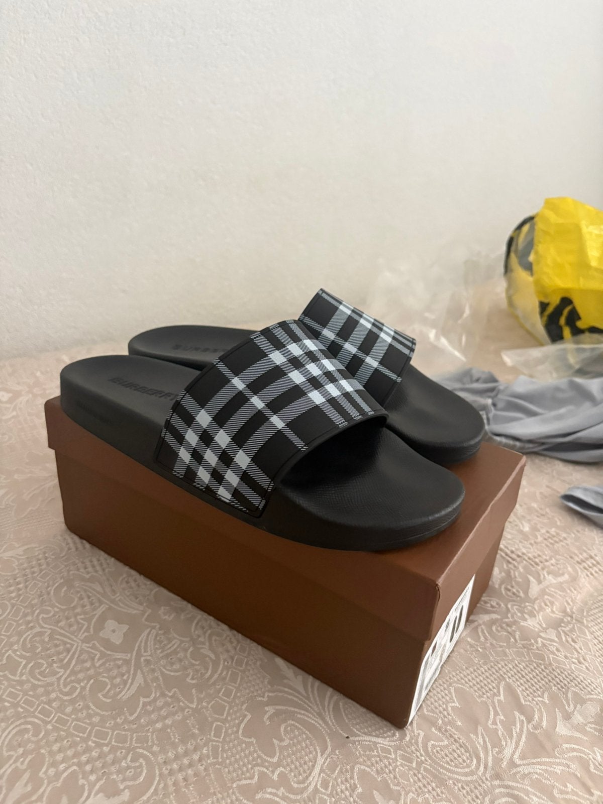 Burberry slides, Ophalen, Zo goed als nieuw