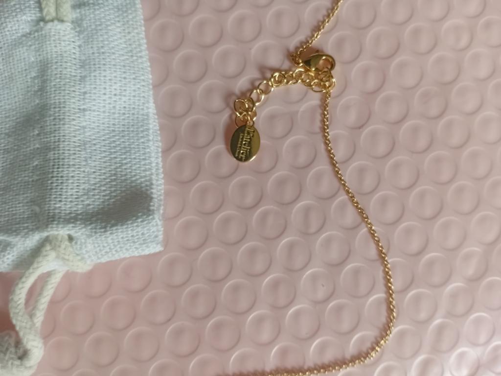 Goudkleurig kettingje met hanger van Emma & Chloé, Nieuw, Ophalen of Verzenden, Goud, Overige materialen