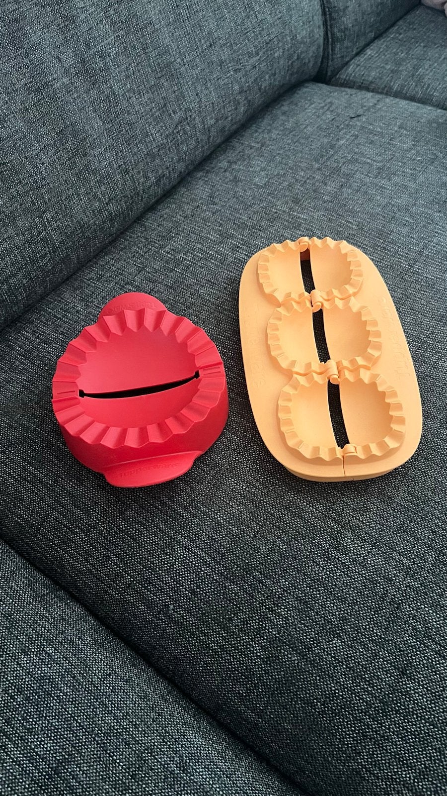 Tupperware empanada/dumpling makers (2 stuks), Huis en Inrichting, Gebruikt, Overige typen, Ophalen of Verzenden, Vaatwasserbestendig