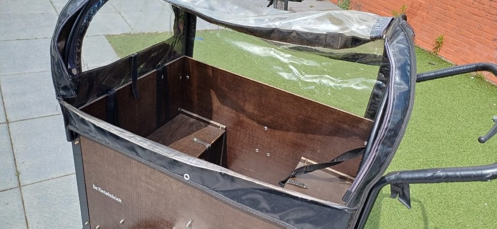 Bakfiet with shelter, Fietsen en Brommers, Overige merken, Gebruikt, Ophalen of Verzenden, 4 kinderen of meer