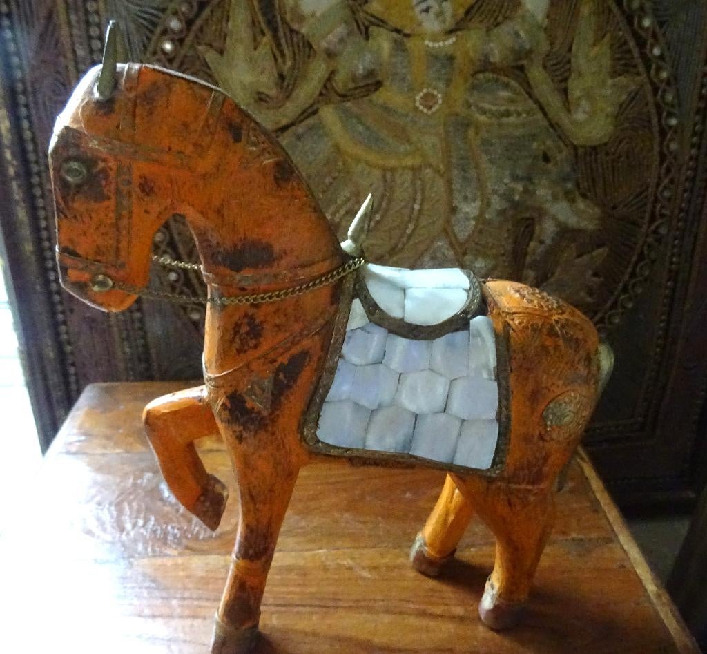 India Marwari paard zeldzame kleur. Met parelmoer en messing, Antiek en Kunst, Verzenden