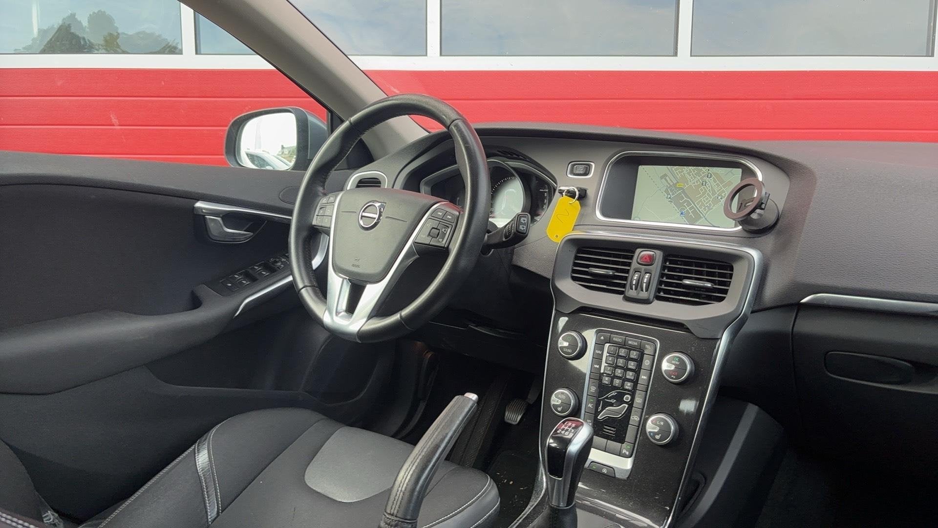 Volvo V40 2.0 D2 Nordic+ NWE D-RIEM / TREKHAAK / STANDKACHEL, Auto's, Voorwielaandrijving, Gebruikt, Euro 6, 4 cilinders