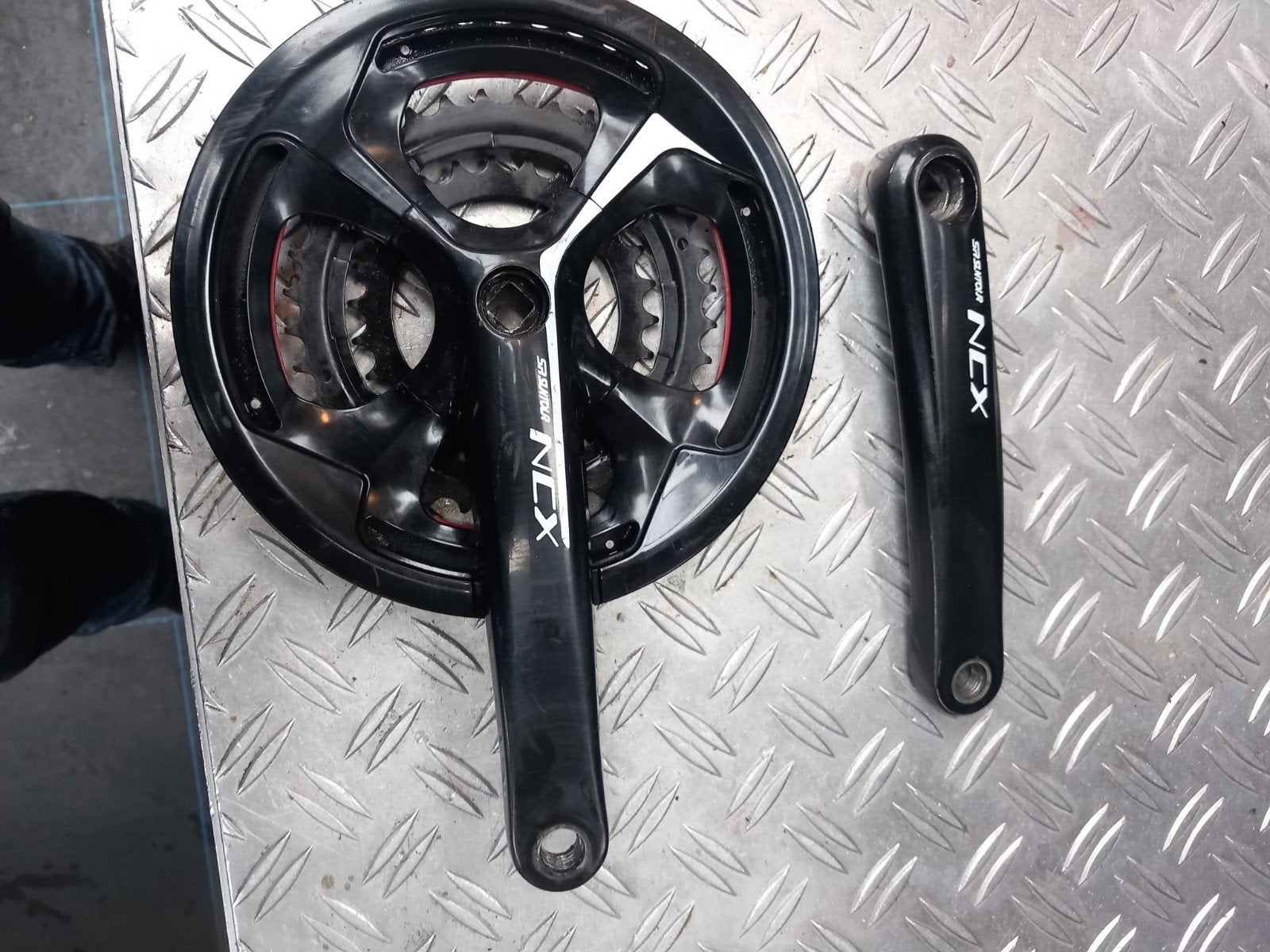 Shimano Crankset 48/34/22tands
48/32/22t., Gebruikt, Shimano Crankset 48/34/22tands, Aluminium, Toerfiets
