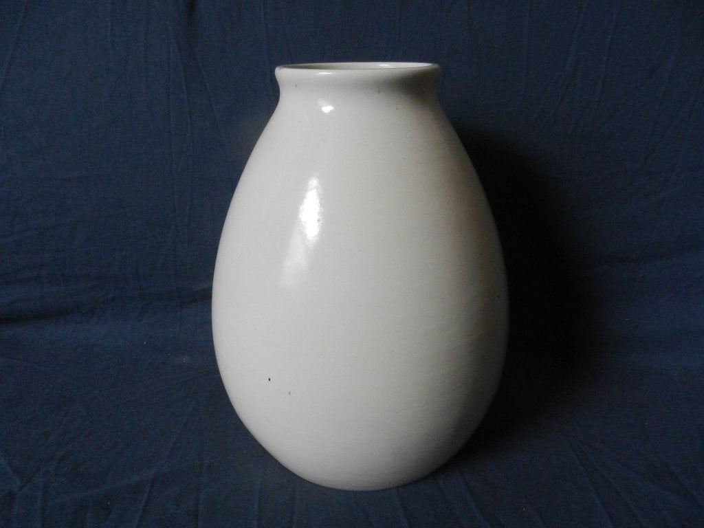 Grote geheel witte vaas St. Lukas Maarssen model 31 h 27 cm, Antiek en Kunst, Antiek | Keramiek en Aardewerk, Ophalen of Verzenden