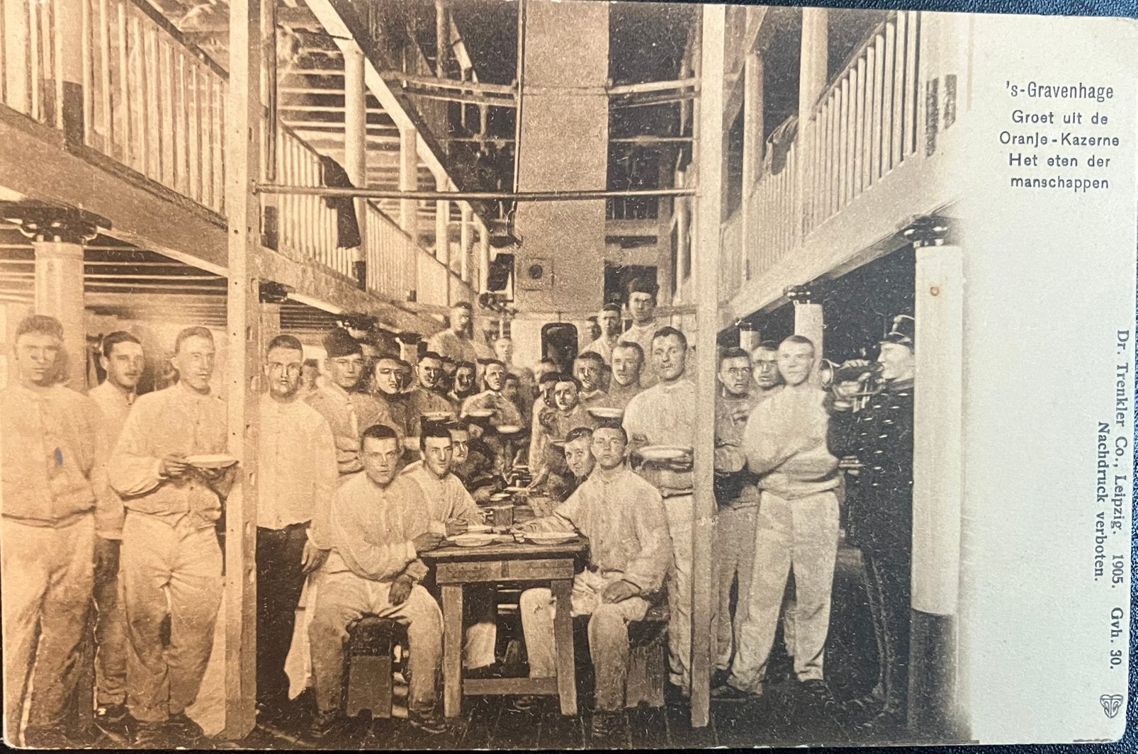 Oude Ansichtkaart met militairen in Oranje-Kazerne den Haag, Ophalen of Verzenden, Voor 1920, Ongelopen, Zuid-Holland